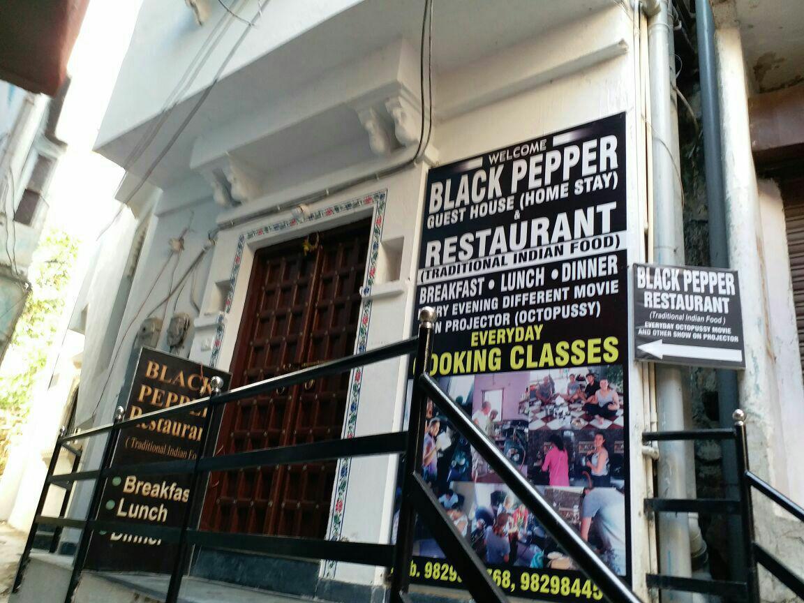 Black Pepper Home Stay Удайпур Экстерьер фото