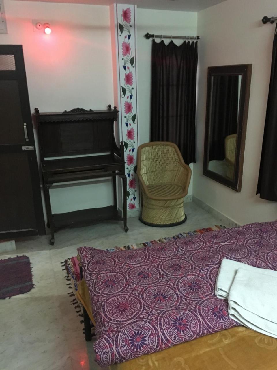 Black Pepper Home Stay Удайпур Экстерьер фото